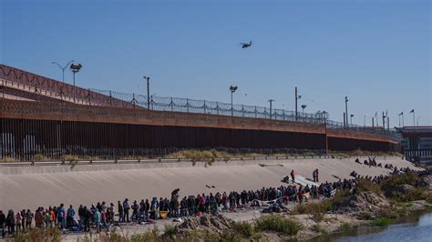 Texas Clamps Down On Border In El Paso The New York Times