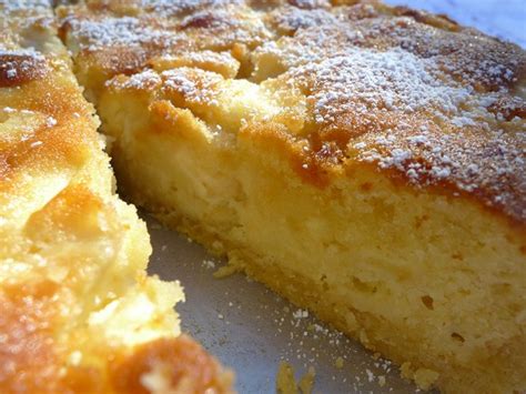 Den heißen kuchen sofort mit zucker (brauner. Apfel Marzipan Kuchen oder auch Apfelkuchen mit Marzipan