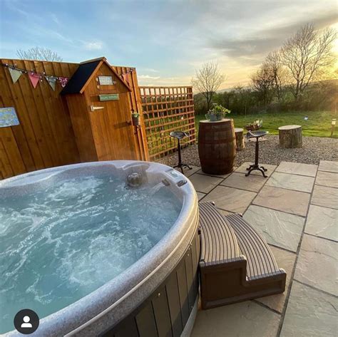 Hot Tub Hire Mon To Mon Or Thu To Thu £225