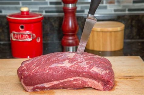 Add the beef bouillon water, onion, garlic, corned beef, and seasoning packet to the electric pressure cooker. How to Cook Corned Beef in an Oven in 2020 | Cooking ...