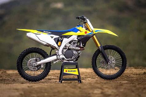 Find the best dirt, adventure, motocross, or trials bike for you. 2018 Suzuki RM-Z450 motocross bike unveiled - Motorcycle News