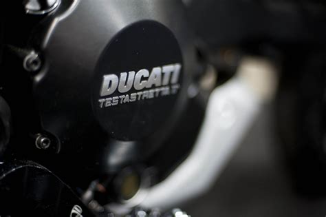 Ducati Diavels Testastretta 11° Engine Details Of A Ducat Flickr