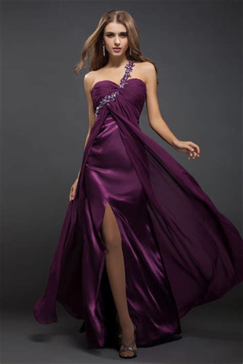 Robe de bal soirée violette moulante asymétrique avec ouverture