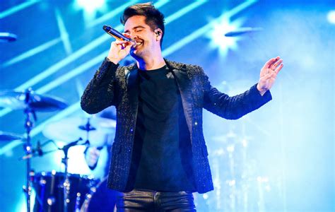 Watch Panic At The Disco S Stunning Bohemian Rhapsody Cover At The American Music Awards