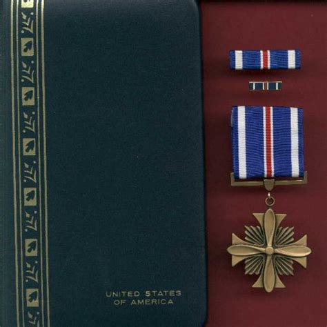 Us Distinguished Flying Cross Medal In Case With Ribbon Bar And Lapel Pin