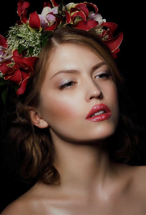 图片素材 女孩 女人 头发 花的 香气 花束 玫瑰 模型 年轻 红 假日 浪漫 时尚 服装 淑女 新娘 唇
