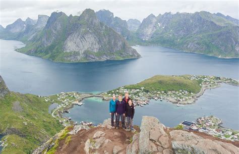 How To Hike Reinebringen In The Lofoten Islands Norway Earth Trekkers