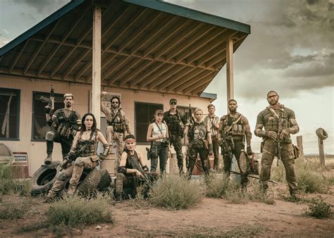 Army Of The Dead Cast Image Reveals Zack Snyders Netflix Zombie Movie