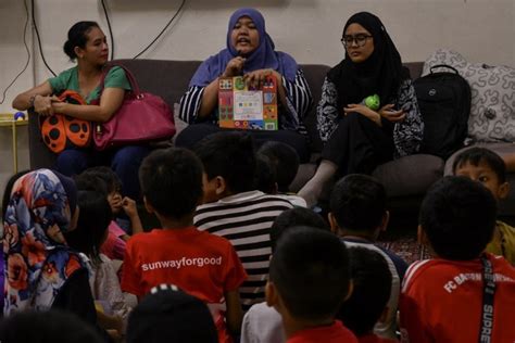 These parents (recipients) are casual day workers who earn less than rm30 daily. 'Buku Jalanan Chow Kit' Beri Peluang Anak Miskin Kota Membaca