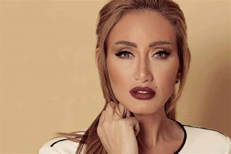 غادرت الإعلامية ريهام سعيد، الأستوديو على الهواء خلال تقديمها برنامج «صبايا الخير»؛ لكي تستقبل فتاة كفيفة تُدعى «شهد» من مدخل الأستوديو، التي تمنت رؤيتها منذ أكثر من 3. ريهام سعيد توتّر الأجواء بين قناتي "الحياة" و"النهار"