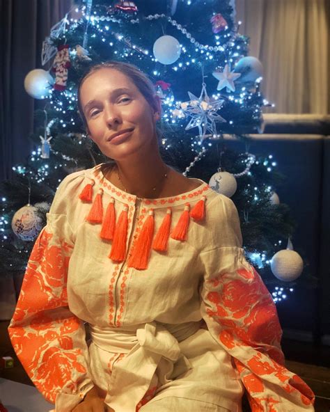 22 сiчня 2017 23 квітня 2017 олександр клименко: Катя Осадчая показала образ в платье-вышиванке от ...