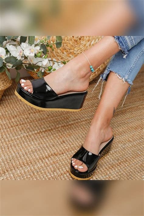black patent leather wedge heel slippers