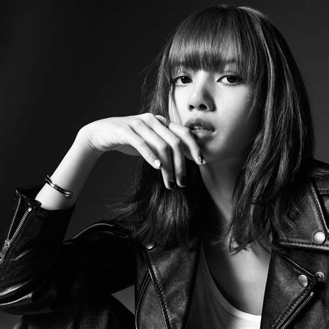 Blackpinks Lisa Becomes The First K Pop Artist To Surpass 97 Million Instagram Followers K