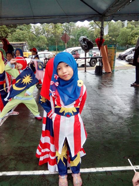 Fesyen islam ilustrasi fesyen pakaian pakistan pakaian perempuan corak menjahit gaun. h.a.p.p.y*u.m.m.i.: Merdeka - Baju Jalur Gemilang-