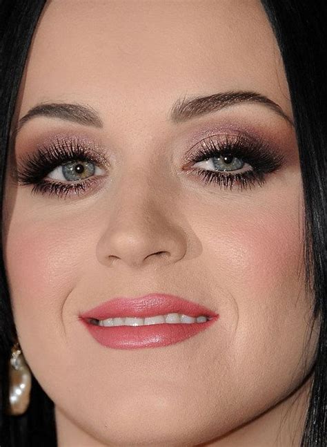 Katy Perry Plum Gold Metallic Smoky Eye Mauve Lips Makeup Beauty