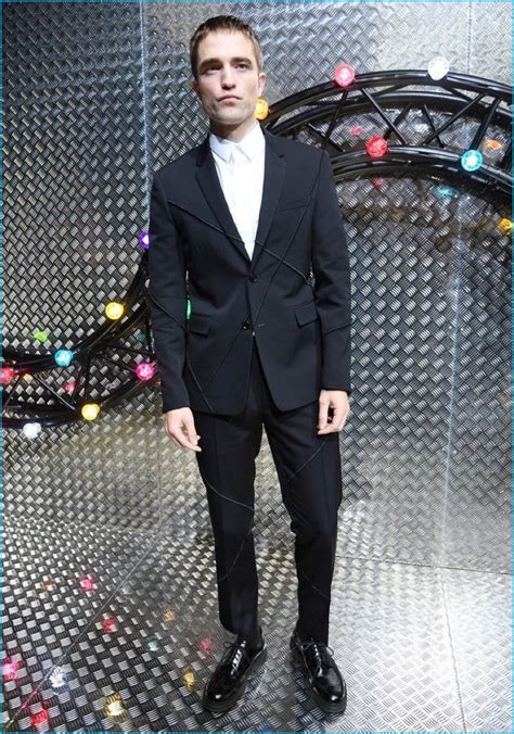 Robert Pattinson Suits Up For Dior Homme Show The Fashionisto