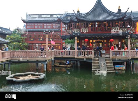 Hu Xing Ting Teahouse And Zigzag Bridge Of Nine Turnings Yu Yuan Stock