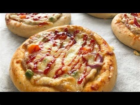 Apabila mahu makan, barulah letakkan topping dan bakar. Mini Tuna Pizza Recipe | Resepi Pizza Mini Tuna | Recipe ...