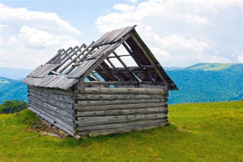 Wooden House In Mountains Stock Photo Image Of Green 10571520