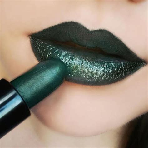 Makeup Revolution Lipstick Serpent Dark Green Green