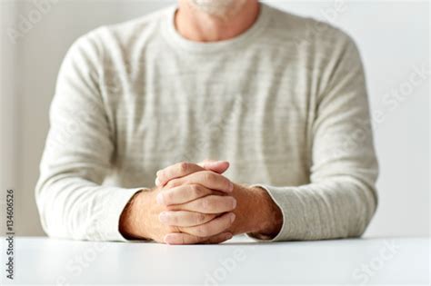 Close Up Of Senior Man Hands On Table Stockfotos Und Lizenzfreie