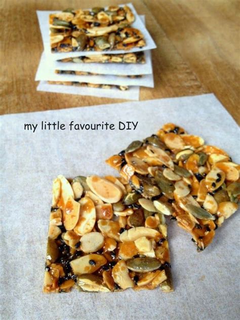 The most common florentine diy material is paper. Diy Florentine Powder : Florentines Italy Recipe Food ...