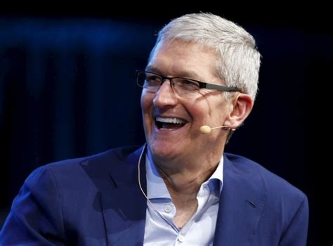 Apples Next Big Thing Tim Cook Praises Vr And Augmented Reality
