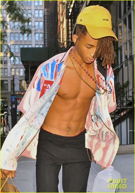 Photo Jaden Smith Walks Around Nyc Shirtless Sarah Snyder 02 Photo