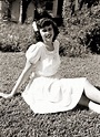 What Did Women Wear in the 1940s? Here Are 40 Vintage Snapshots Show ...