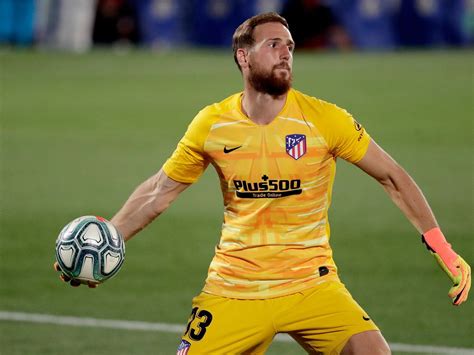 Let's begin with jan oblak who joined athletico madrid in 2014 and in april 2019 he signed a four years contract which would earn him £350,000 . Jan Oblak Salary Per Week : Man Utd Identify 2 Top Targets ...