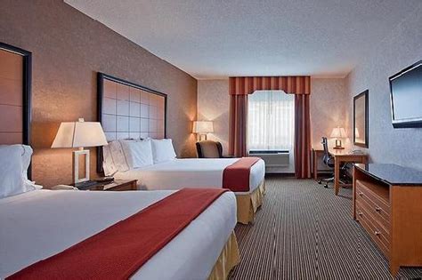 Don't let all the great amenities fool you, we love to provide great service too! Standard Room Holiday Inn Express Calgary South - Picture ...