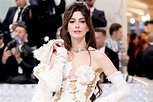 MET Gala 2023: Anne Hathaway uniendo Versace y Chanel | Marie Claire