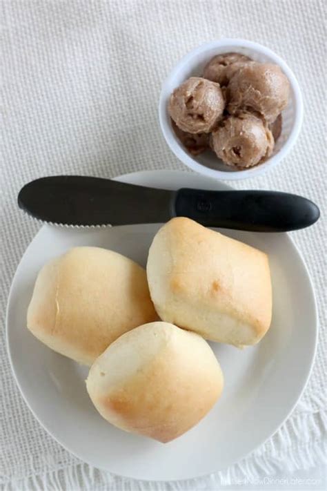 Want to love your job? Copycat Texas Roadhouse Rolls - Dessert Now, Dinner Later!
