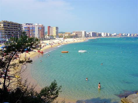 It is situated on san antonio bay, on the west of ibiza. Beaches in San Antonio, Ibiza - Rentibizaholidayvillas.com
