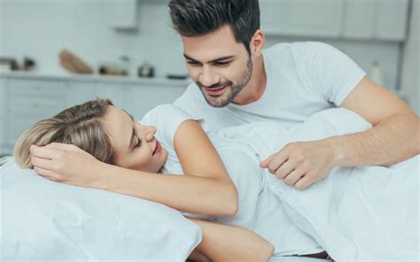 잠에서 깨는 섹스를 일상적인 것으로 만들어야 하는 10가지 이유 최신