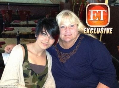 Paris jackson and debbie rowe reportedly reunited in 2013, after paris turned 15 years old. Paris Jackson Pictured With Her Mom For The First Time ...