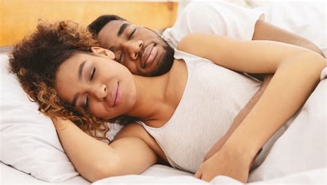 Here Are The 7 Surprising Health Benefits Of Cuddling Healthshots