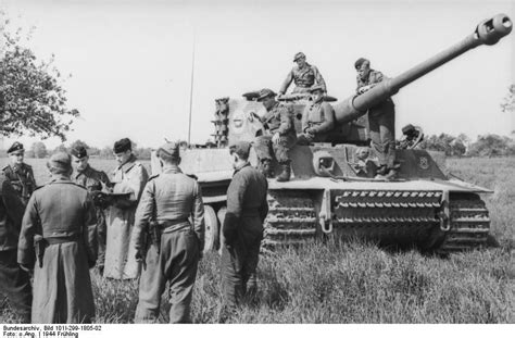 Photo Tiger I Heavy Tank And Crew Of The German 1st Ss Division