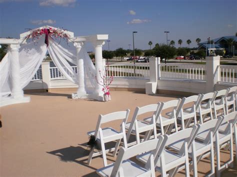 Sarah Hilton Garden Inn Lakeland Outdoor Wedding Ceremony On The