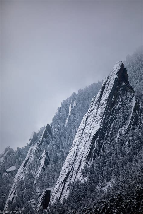 A Light Dusting Over The Flatirons Boulder Colorado Oc 4467x6700