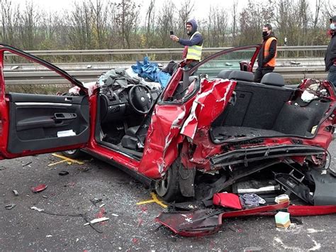 Schwerer Unfall Auf Der A2 Bei Irxleben Drei Verletzte