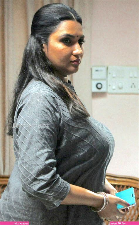 Desi Aunty Big Boobs Tight Bra Onlyfans Leaks