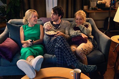 Sex Educations Gillian Anderson Joins Couple On Sofa In Latest Bt Spot Campaign Us