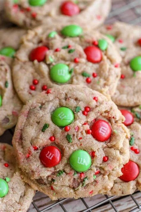 Four christmas cookies from one basic dough recipe. FAVORITE Christmas Cookies Recipe (+VIDEO) | Lil' Luna