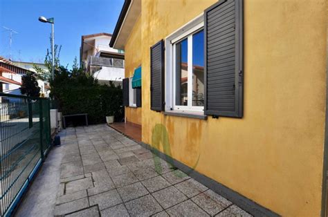 Su trovacasa ogni giorno nuovi annunci immobiliari di case in vendita Vendita Casa indipendente Bellaria-Igea Marina, via ...