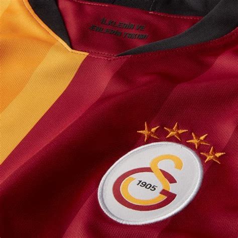 Galatasarayın Iç Saha Forması Tanıtıldı