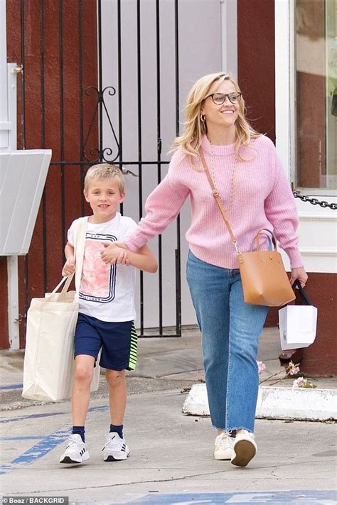 reese witherspoon son reese witherspoon son deacon are all smiles at lunch photo 4408083