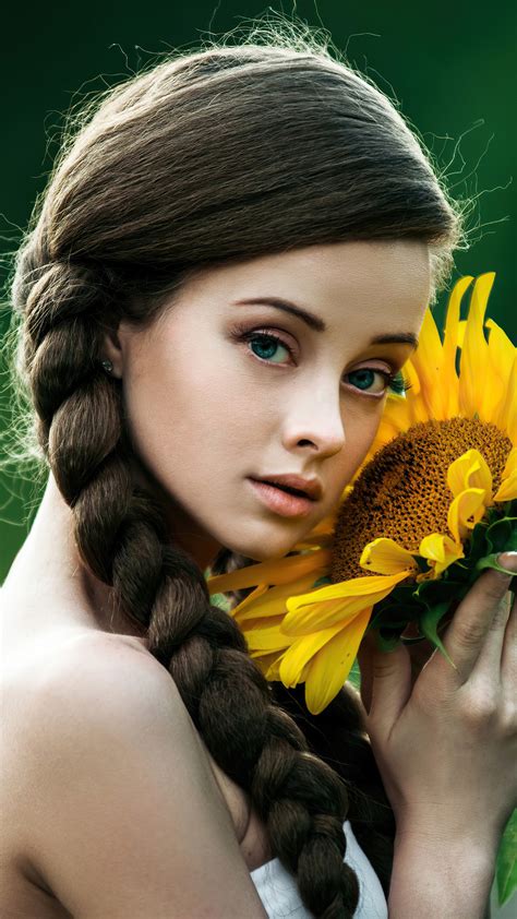 1440x2560 Green Eyes Girl Posing With Solidago Flowers Samsung Galaxy