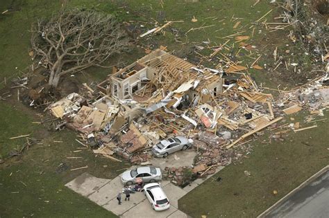 Heartbreaking Photos From The Aftermath Of The Deadly Tornado Outbreak
