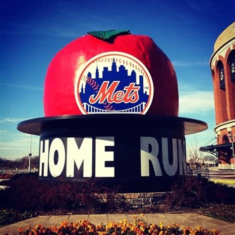 The Ny Mets Home Run Apple Ny Mets Pinterest